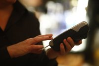 El fiscal pide 24 años de cárcel para tres hombres por falsificar tarjetas de crédito y realizar compras por 5.500 euros