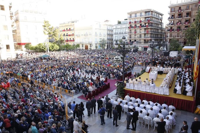 Tradicional Missa d'Infants en la plaza de la Virgen