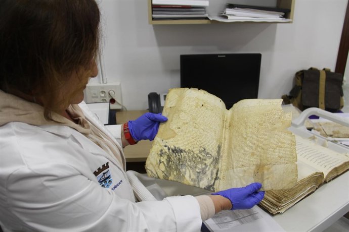 Restauración de dos libros históricos del archivo municipal 