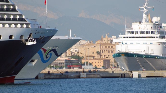 Buques y cruceros en Palma