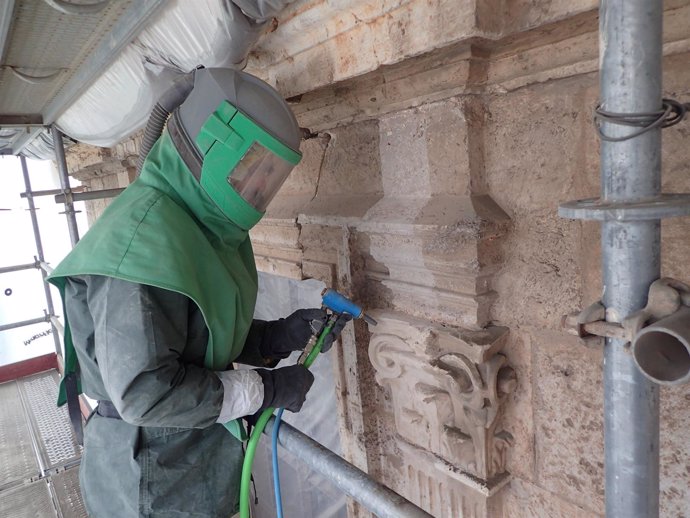 Trabajos de restauración de la fachada del Museo de Teruel.