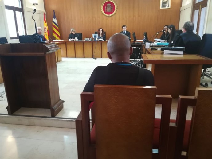 El acusado por falsificar tarjetas de crédito y realizar compras en Mallorca