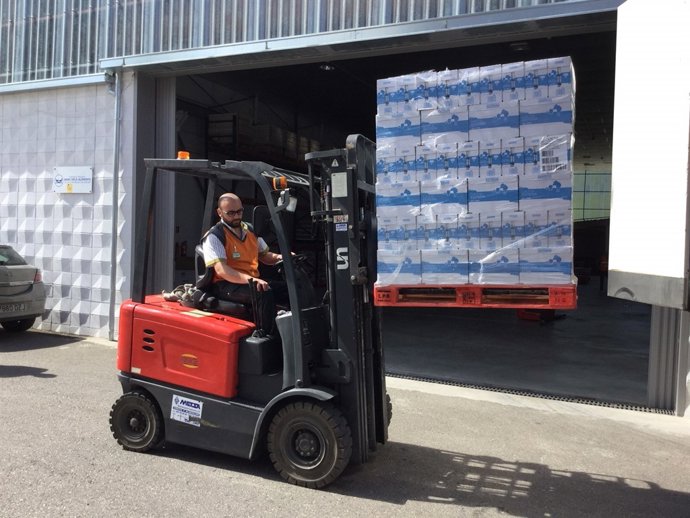 Mercadona dona leche Hacendado al Banc dels Aliments de Girona