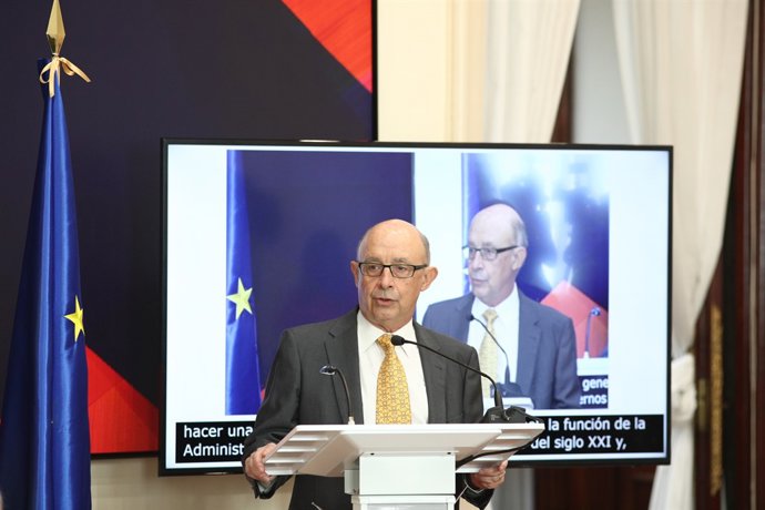 El ministre d'Hisenda, Cristóbal Montoro, intervé en una jornada