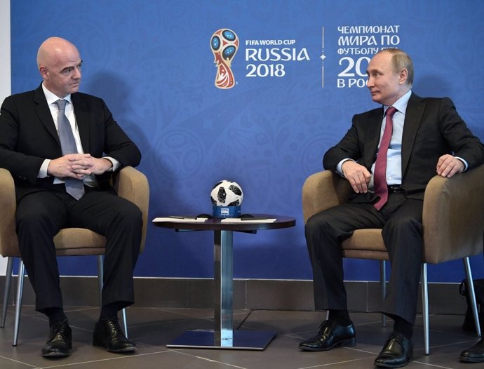 El presidente de la FIFA con Vladimir Putin
