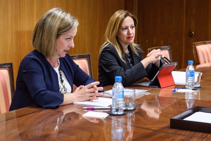 Rosa Dávila y Ana Oramas en el Ministerio de Hacienda en Madrid