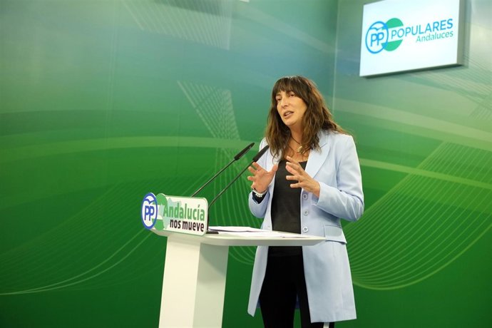 La secretaria general del PP-A, Loles López, en rueda de prensa