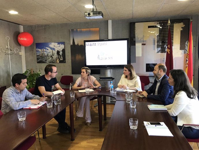 La consejera se reúne con la Federación de Autismo de la Región de Murcia