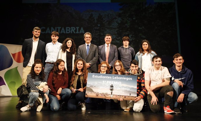 Entrega de premios del certamen 'Estudiantes Lebaniegos'