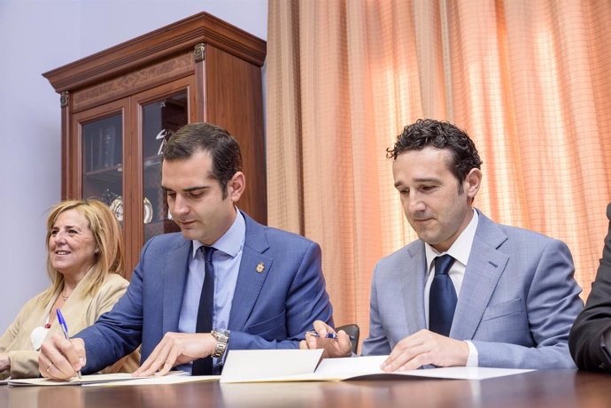 Firma del convenio entre Ayuntamiento de Almería y Leroy Merlin
