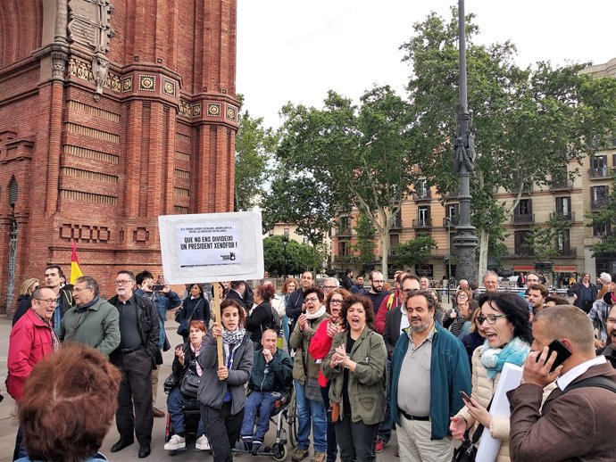 Concentració en contra de Quim Torra després de la seva investidura