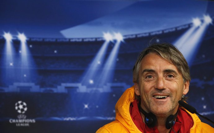 Roberto Mancini atiende a la prensa en Madrid