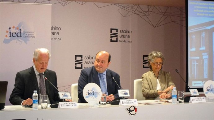 Juan María Atutxa, Andoni Ortuzar y Flaminia Baffigo