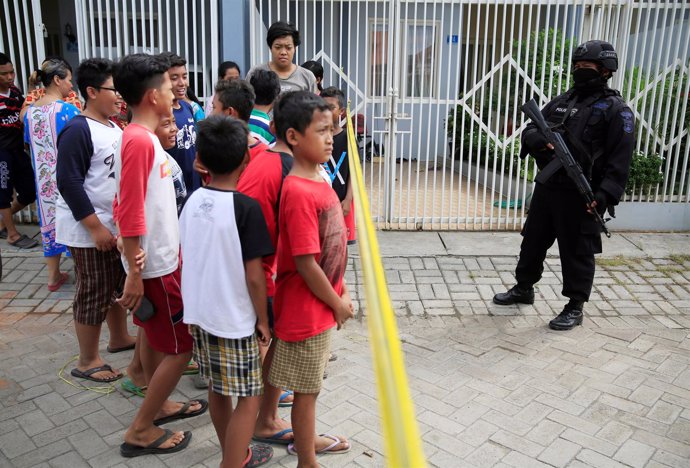Redada policial en la vivienda de un supuesto terrorista suicida en Indonesia