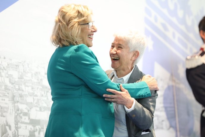 Boti García Rodrigo con la alcaldesa de Madrid, Manuela Carmena