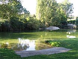 Zona de baño en el río Urederra.