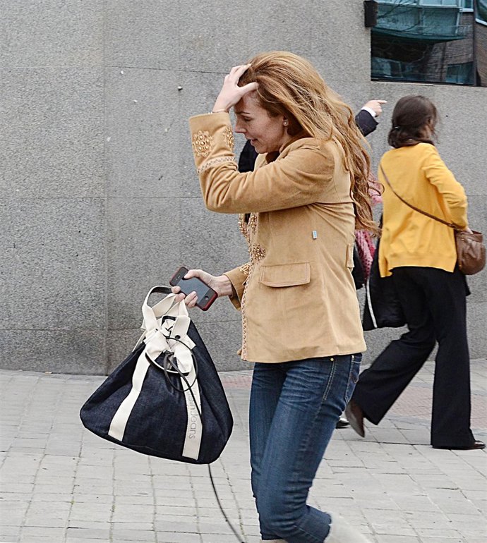 Rocío Carrasco escondiendose de la prensa