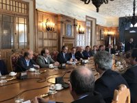 De la Serna destaca el "compromiso" del Gobierno para "tirar de la economía" de Cantabria