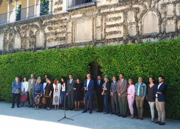 Antonio Muñoz con unos 30 empresarios se reúnen para impulsar el turismo de lujo