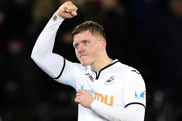 El defensa inglés Alfie Mawson (Swansea)