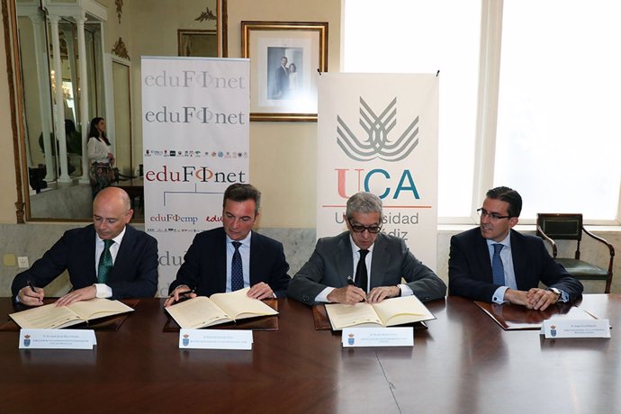 La Universidad de Cádiz firma el Proyecto Edufinet de Unicaja