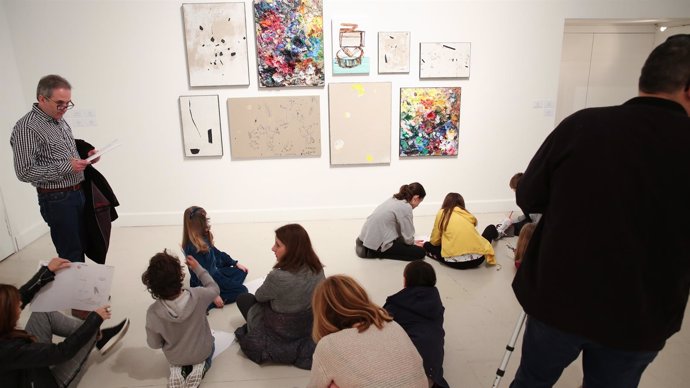 Obra de secundino hernández en el CAC Málaga visitantes cultura arte centro muse