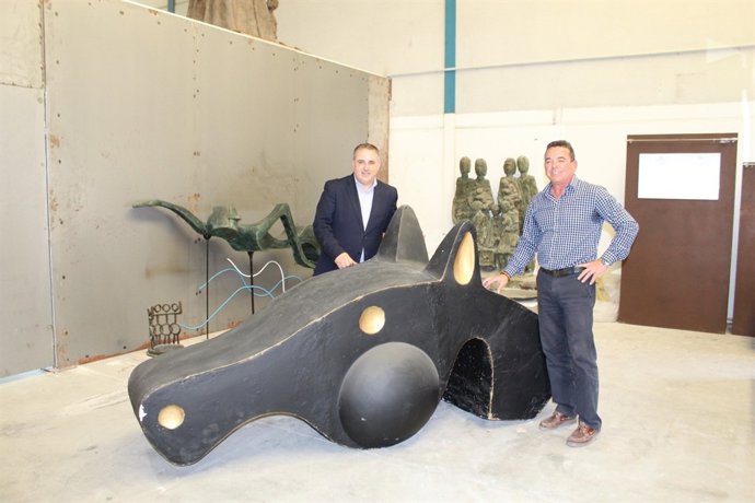  Francisco Abril Visita El Taller De Fundición Artística