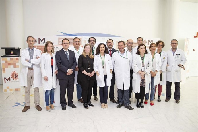 Nota Y Fotos / El Hospital San Cecilio Acoge Hasta El 18 De Mayo La Exposición N