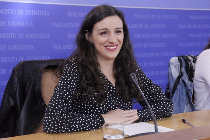 La diputada de Podemos Andalucía Libertad Benítez en rueda de prensa