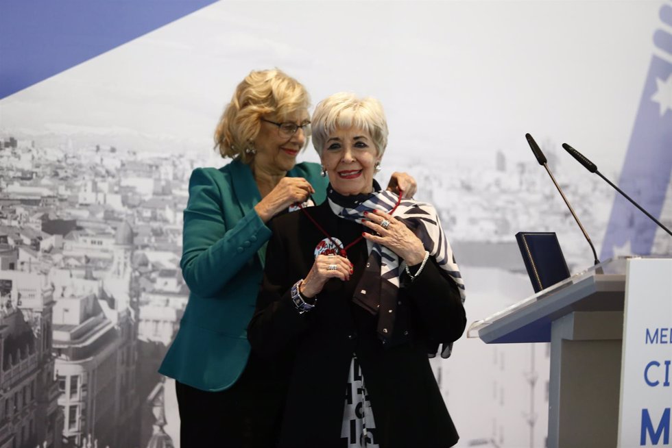Concha Velasco recibe la medalla de Oro del Ayuntamiento de Madrid