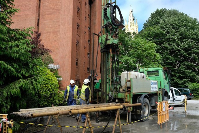 Los Técnicos Recopilan Mediante Sondeos Los Últimos Datos Para Completar Los Est