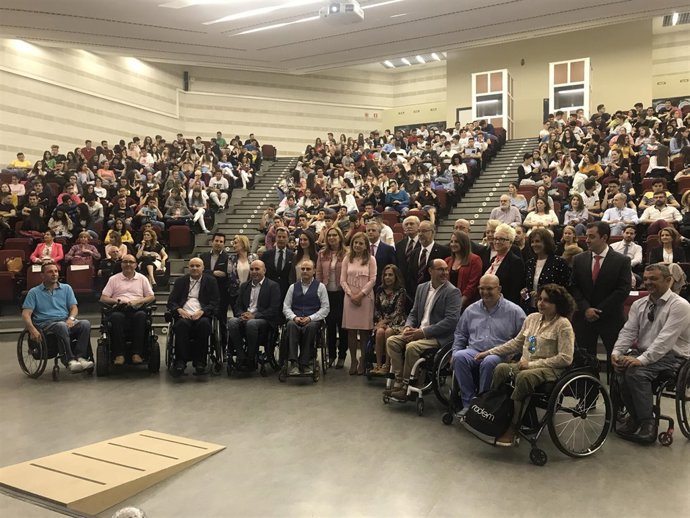 Marina Álvarez (centro) en el acto en Rabanales