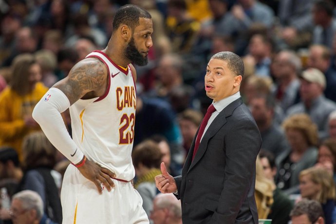  Lebron James i Tyronn Lue (Cleveland Cavaliers)