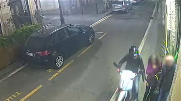 Presó per a un home que robava bosses a Barcelona des d'una motocicleta