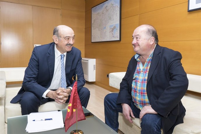 Mazón se reúne con el alcalde de Villacarriedo