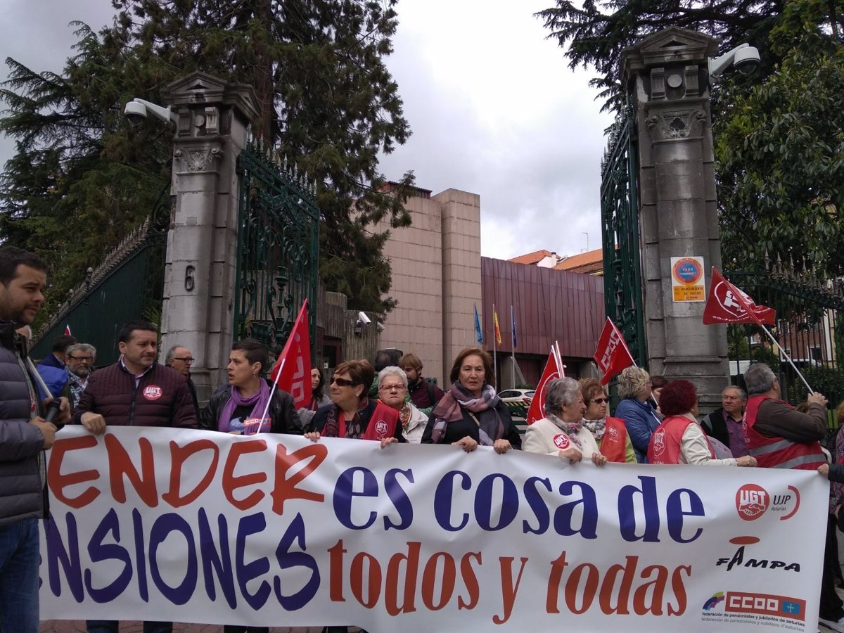 Los Pensionistas Vuelven A Tomar Las Calles Y Rodean El Banco De España ...