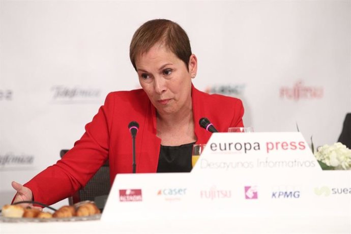 Uxue Barkos en un desayunos de Europa Press