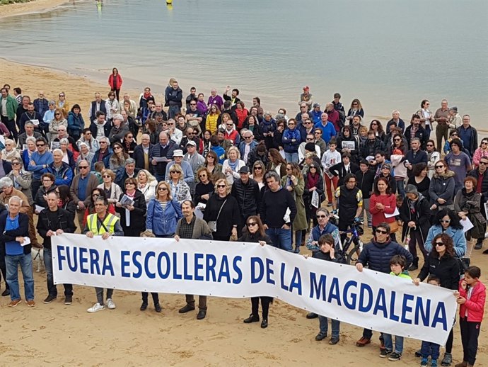 Protesta de la plataforma 'Salvar la Magdalena' contra los diques 