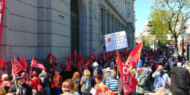 Sindicatos se concentran en el Banco de España