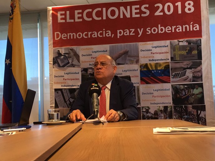 El embajador de Venezuela en España, Mario Isea