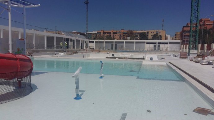 Trabajos en la piscina municipal de Paterna