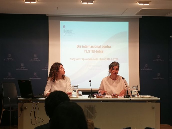 Rosario Sánchez y Pilar Costa en la rueda de prensa