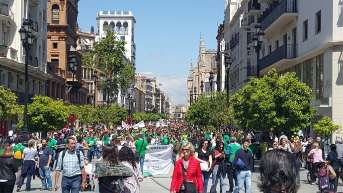 Manifestación de docentes interinos en Sevilla