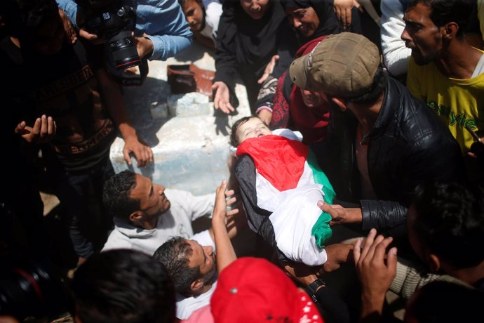 Funeral por una bebé palestina muerta en Gaza