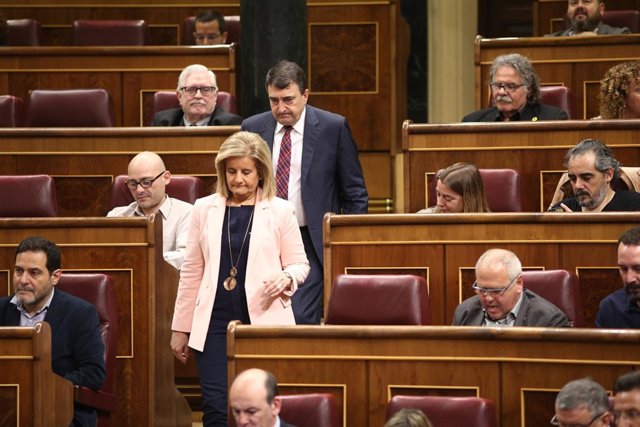Fátima Báñez y Aitor Esteban en el Congreso
