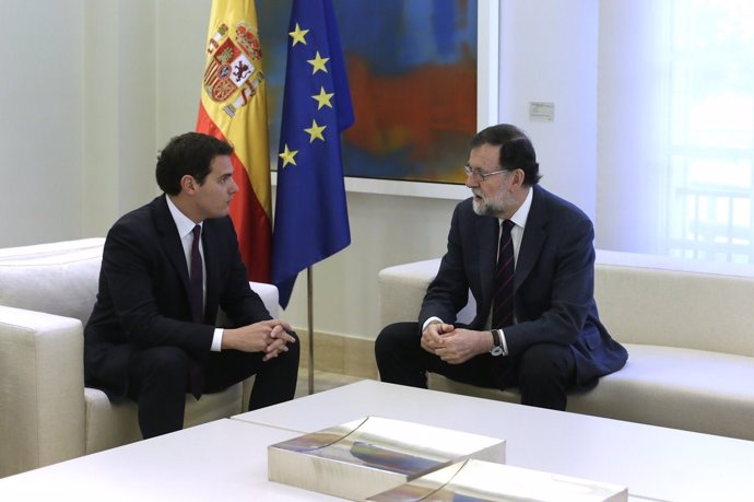 Rajoy recibe aol líder de Ciudadanos, Albert Rivera, en La Moncloa