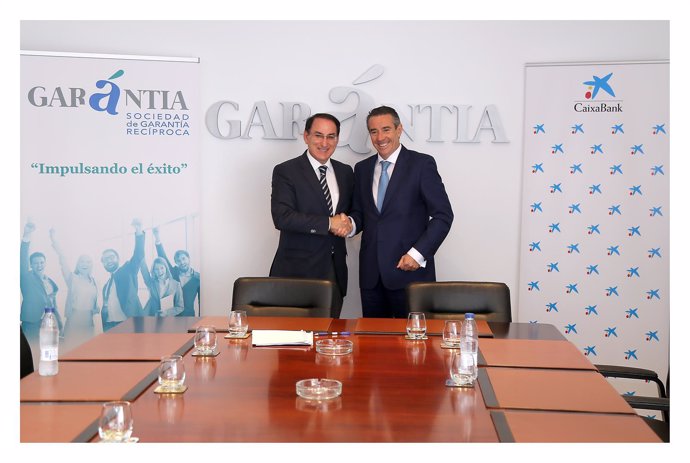 Caixabank y Garántia firman un convenio