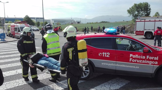Simulacro de accidente en el aeropuerto de Pamplona.