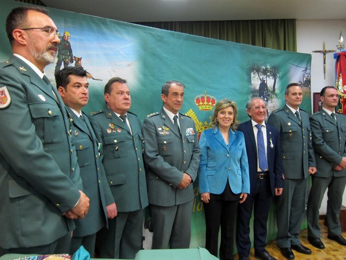 Salgueiro posa junto con Trebolle y miembros de la Benemérita. 