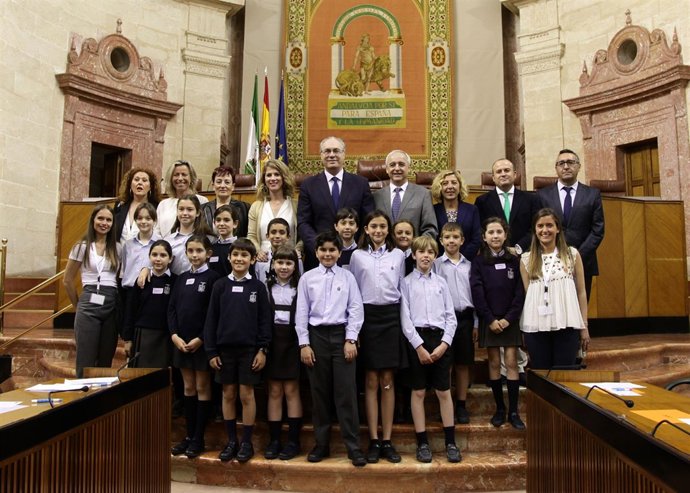 Durán durante la sesión, junto a alumnos